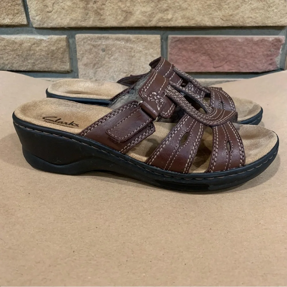 CLARKS‎ BENDABLES Lexi Belle brown leather sandals